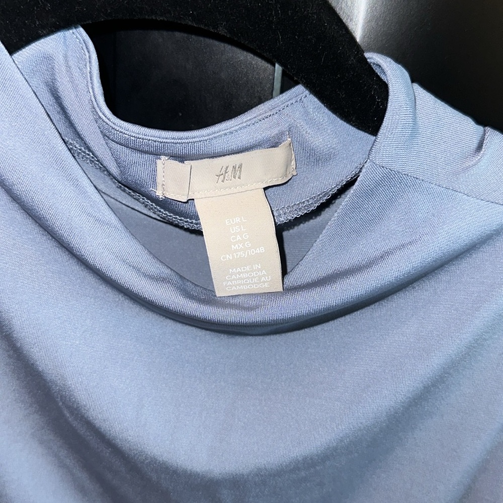H&M Top - Picture 2 of 4